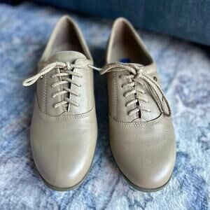 Easy Spirit Motion Women’s Leather Oxford Sneakers Size  10 Wheat Color